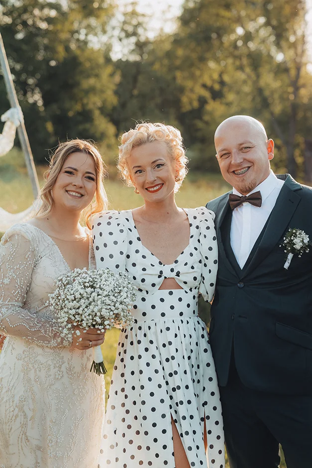 Fotograf Kraków, reportaż ślubny z sali weselnej w Małopolsce, styl rustykalny, kamerzysta, wedding content creator Kraków
