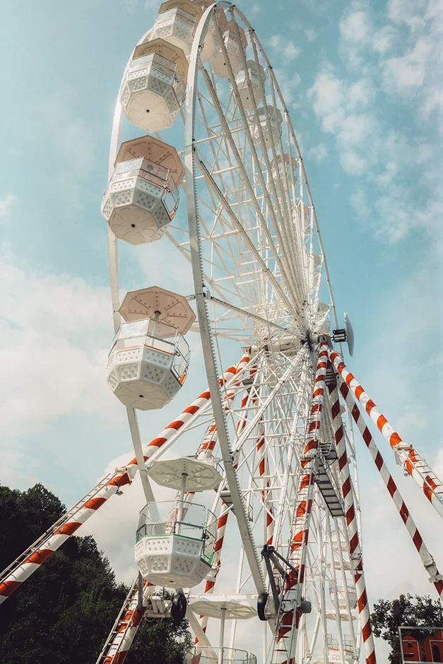 ALT: Reportaż ślubny Joanny i Kamila w Wiśle, naturalne kadry i emocje uchwycone podczas przyjęcia w Stoku