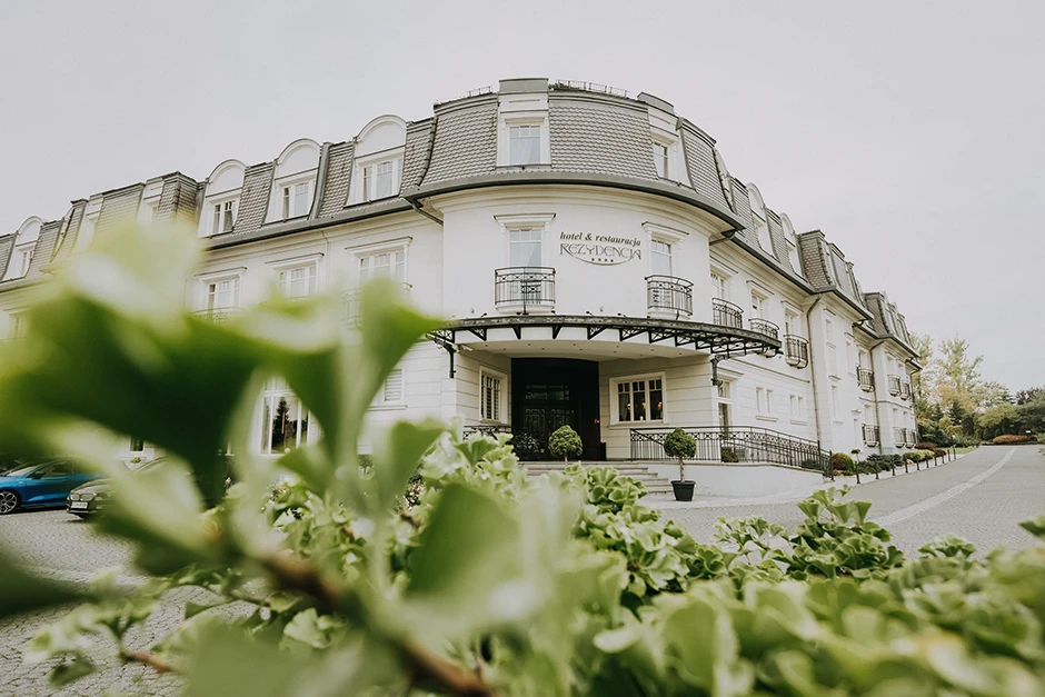 Sesja ślubna jesienią, wesele Luxury Hotel Piekary Śląskie, sesja ślubna w dniu ślubu, Jesienny plener ślubny