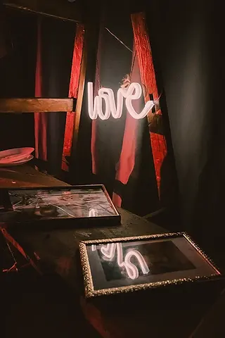 Fotograf Kraków, reportaż ślubny z sali weselnej w Małopolsce, styl rustykalny, kamerzysta, wedding content creator Kraków