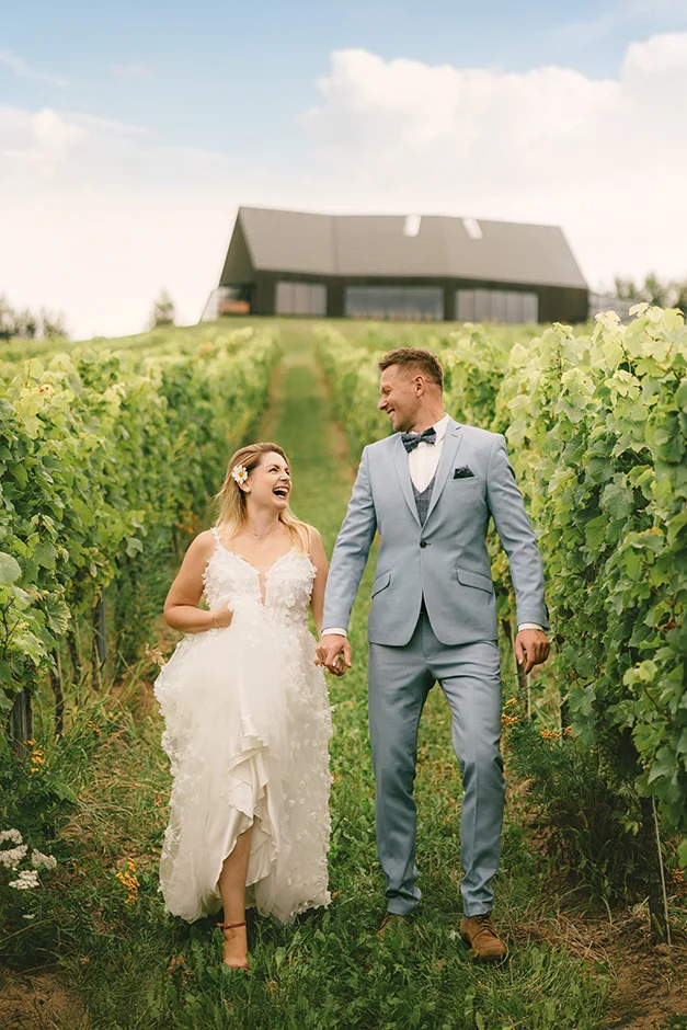 Plener ślubny w Winnicy, Ślub kościelny w plenerze, Winnica Jura, sala weselna, kamerzysta, fotograf, Kraków