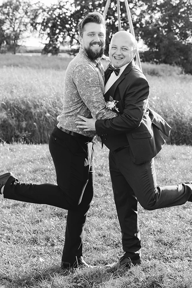 Fotograf Kraków, reportaż ślubny z sali weselnej w Małopolsce, styl rustykalny, kamerzysta, wedding content creator Kraków