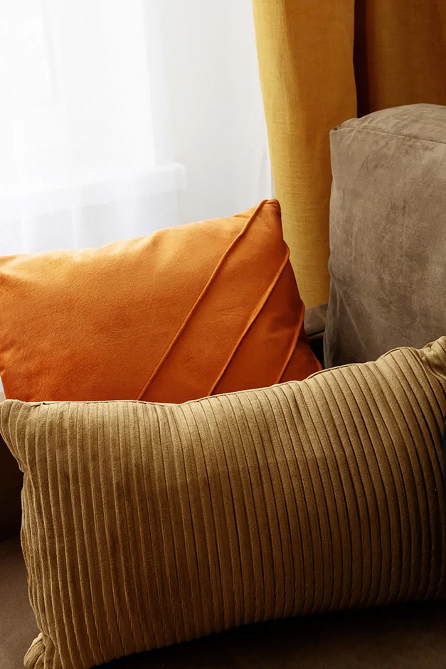 Nie musisz mieć apartamentu z katalogu, żeby pokazać swoje wnętrze z najlepszej strony. Czasem wystarczy dobre oko, światło i chwila cierpliwości. Takie zdjęcia nie tylko przyciągają uwagę – one sprawiają, że ktoś zaczyna wyobrażać sobie swoje życie właśnie tu.