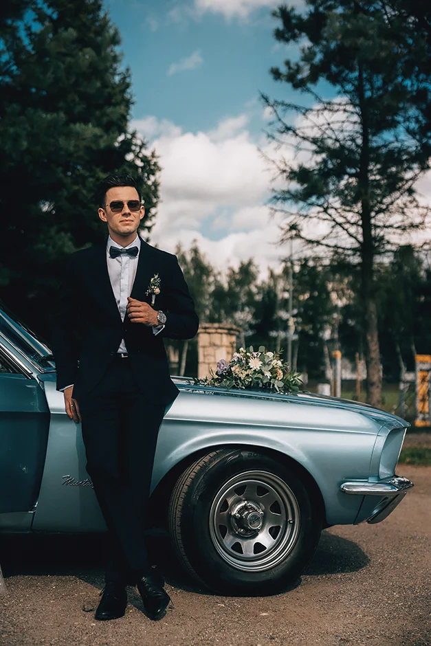 Fotografia ślubna przedstawiająca naturalne emocje i detale z dnia ślubu