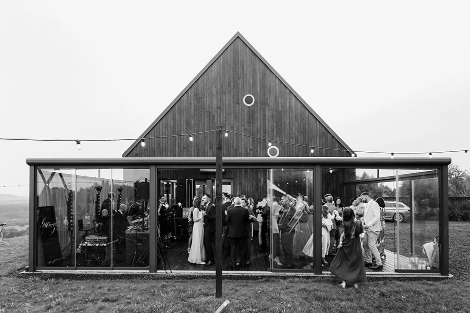 Plener ślubny w Winnicy, Ślub kościelny w plenerze, Winnica Jura, sala weselna, kamerzysta, fotograf, Kraków