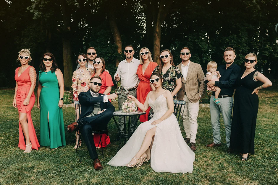 Pamiątkowe fotografie z rodziną i przyjaciółmi.