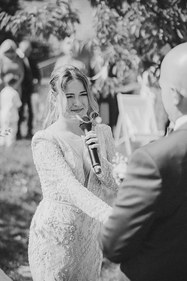 Fotograf Kraków, reportaż ślubny z sali weselnej w Małopolsce, styl rustykalny, kamerzysta, wedding content creator Kraków