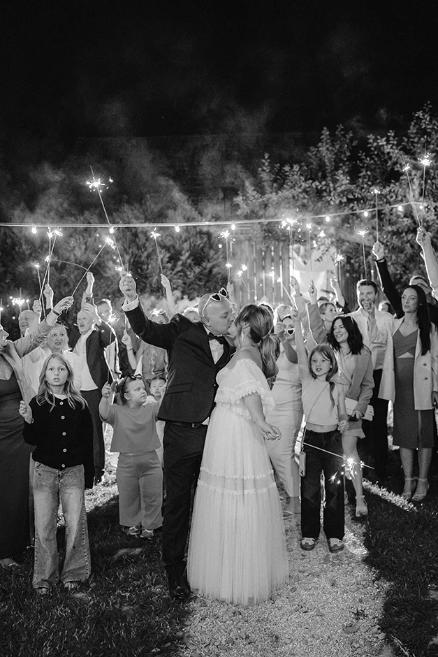 Fotograf Kraków, reportaż ślubny z sali weselnej w Małopolsce, styl rustykalny, kamerzysta, wedding content creator Kraków