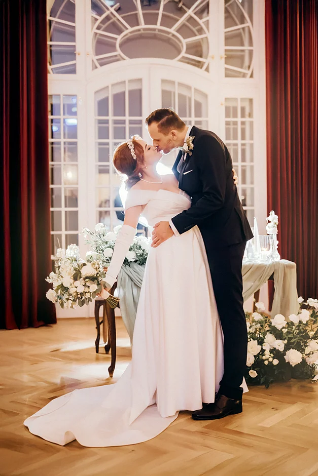 Sesja ślubna – romantyczne ujęcia Pary Młodej w plenerze