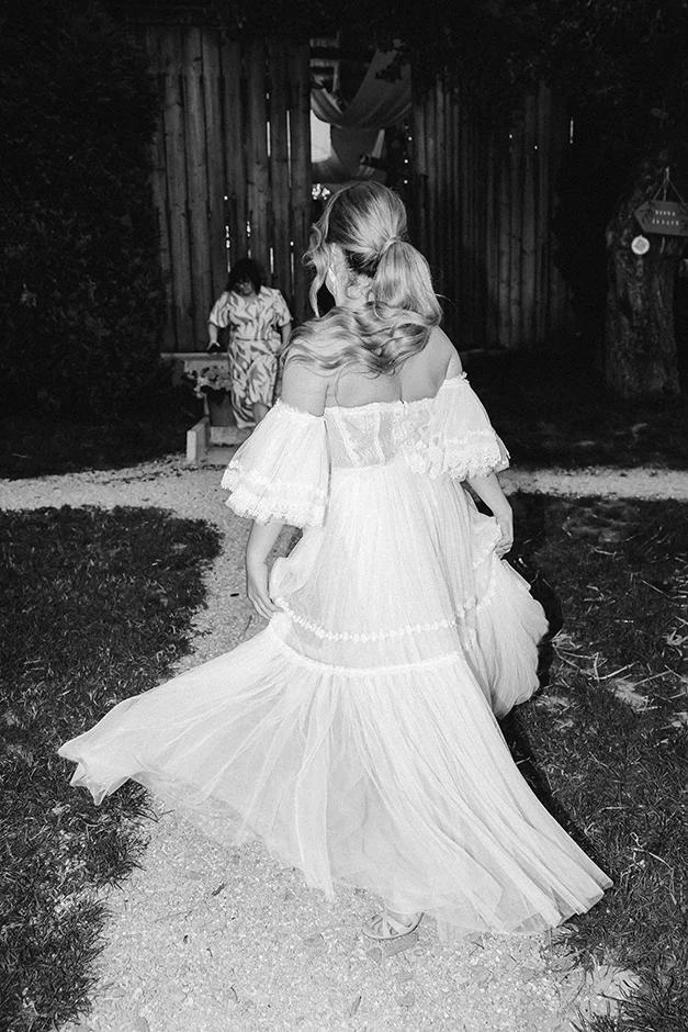 Fotograf Kraków, reportaż ślubny z sali weselnej w Małopolsce, styl rustykalny, kamerzysta, wedding content creator Kraków