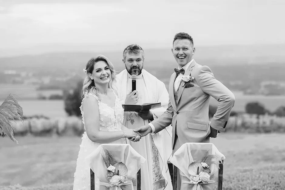 Plener ślubny w Winnicy, Ślub kościelny w plenerze, Winnica Jura, sala weselna, kamerzysta, fotograf, Kraków