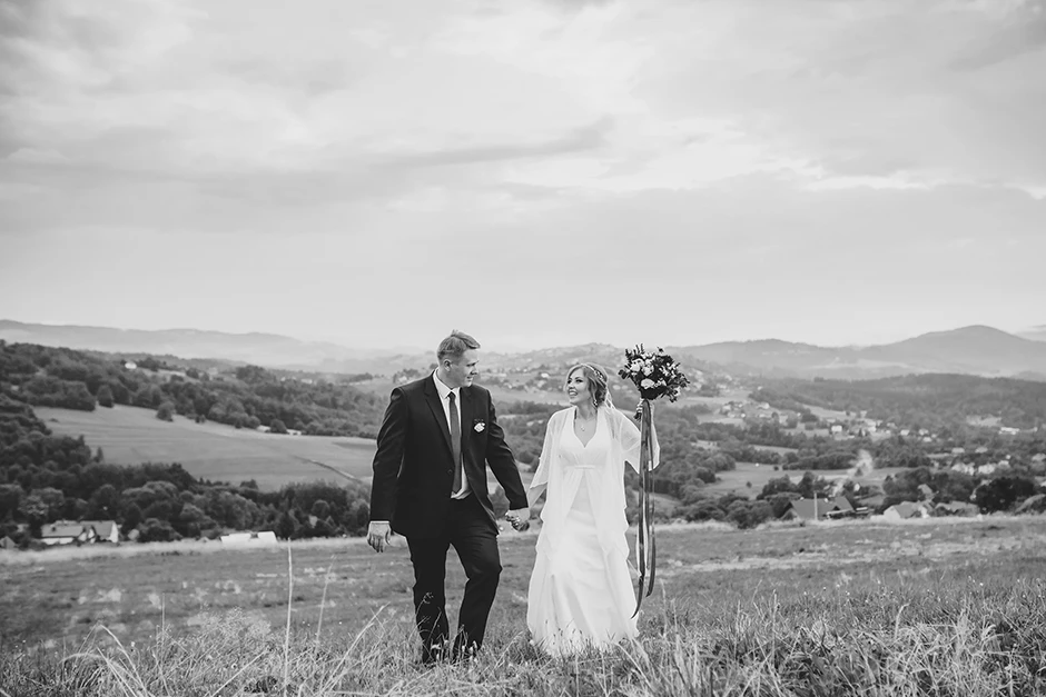 Sala weselna Istebna, Kościół Podwyższenia Krzyża Świętego, Wesele Po Zbóju, Plener ślubny Istebna, fotograf na ślub Istebna, wesele Dwór Kukuczka Restauracja, wesele Halniakowy Dwór, wesele Karczma Olza, wesele Złoty Groń, wesele Kompleks Zagroń, fotograf Studio Beskid, fotograf Natalia Pilch, fotograf Bartłomiej Zając, sala weselna Cieszyn, fotograf ślub Cieszyn