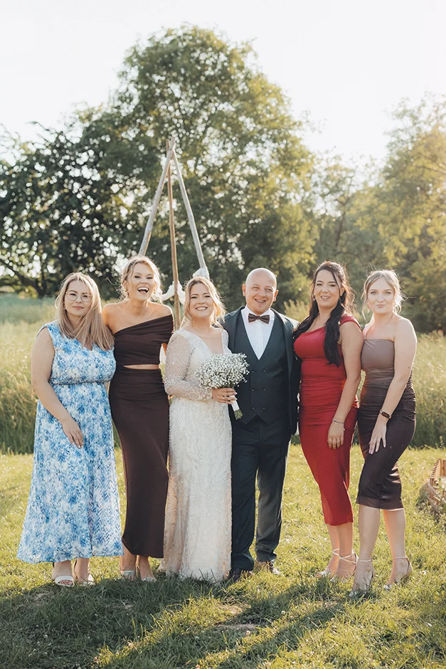 Fotograf Kraków, reportaż ślubny z sali weselnej w Małopolsce, styl rustykalny, kamerzysta, wedding content creator Kraków