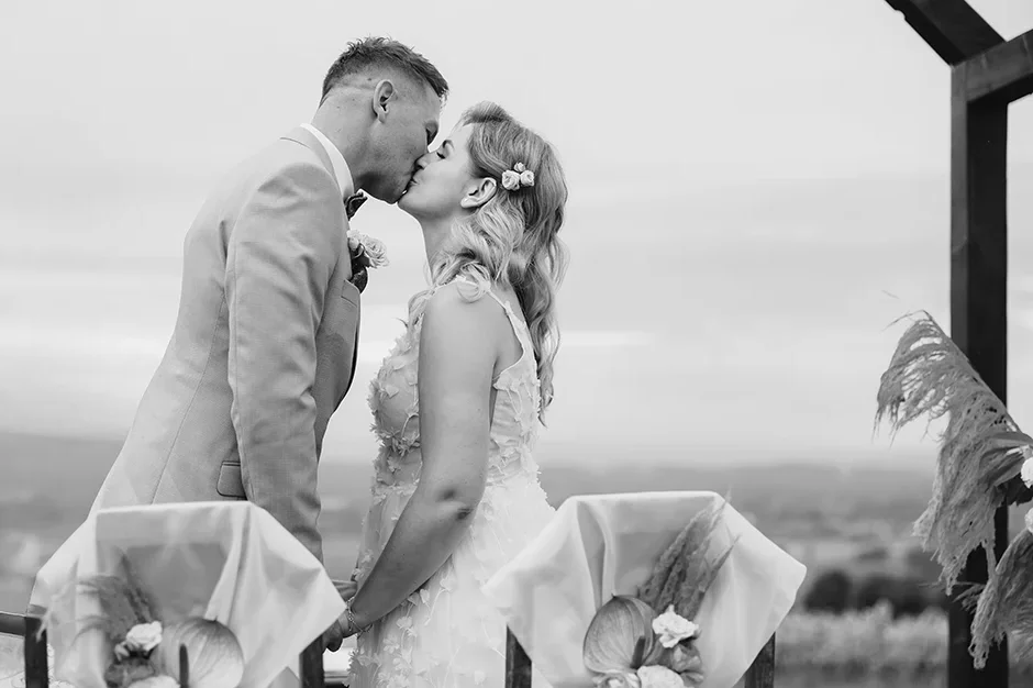 Plener ślubny w Winnicy, Ślub kościelny w plenerze, Winnica Jura, sala weselna, kamerzysta, fotograf, Kraków