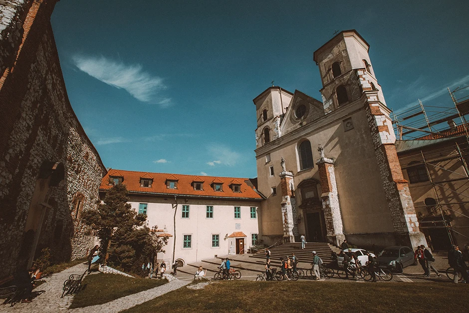 Ślub Opactwo Benedyktynów, ślub Tyniec, wesele Kraków, sala weselna Kraków, wesele Qrudo, sala weselna małopolskie, wesele Akacjowy Dwór, Krakowski Dom Weselny, Dom Weselny u Niedźwiedzia, wesele Hotel Stary, wesele Pałac Minoga, fotograf ślubny Kraków, dj Kraków, zespól weselny Kraków
