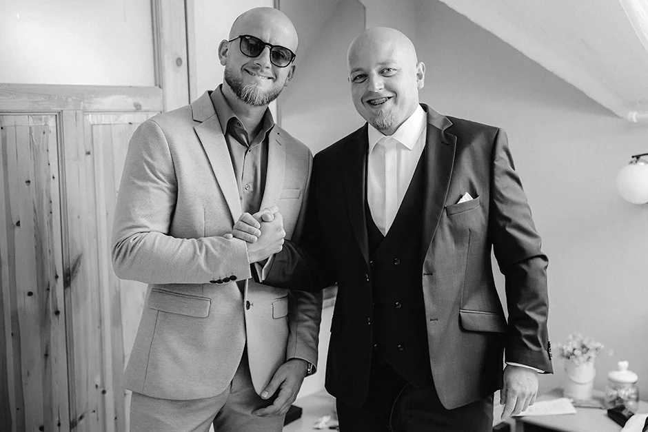 Fotograf Kraków, reportaż ślubny z sali weselnej w Małopolsce, styl rustykalny, kamerzysta, wedding content creator Kraków