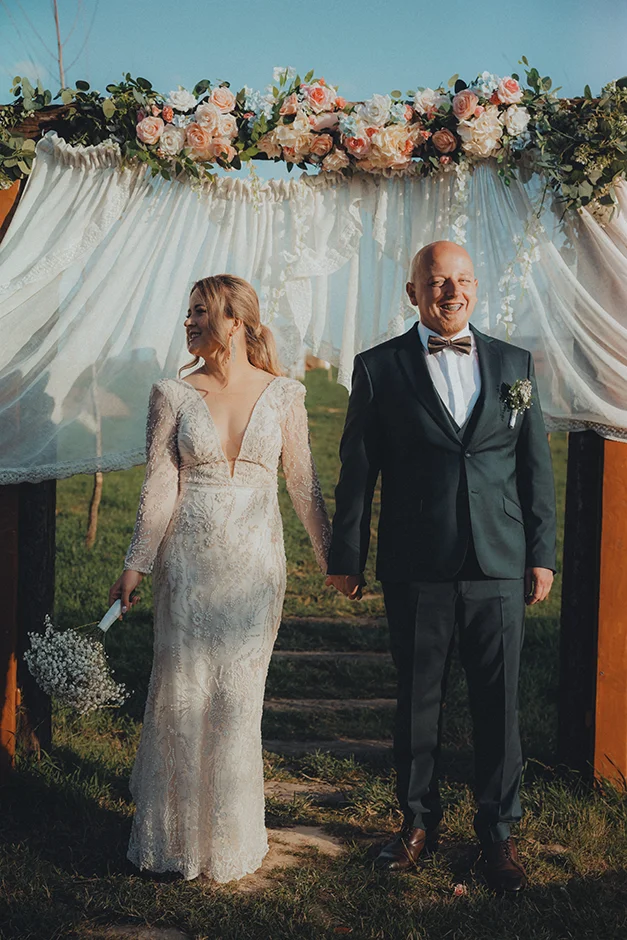 Fotograf Kraków, reportaż ślubny z sali weselnej w Małopolsce, styl rustykalny, kamerzysta, wedding content creator Kraków