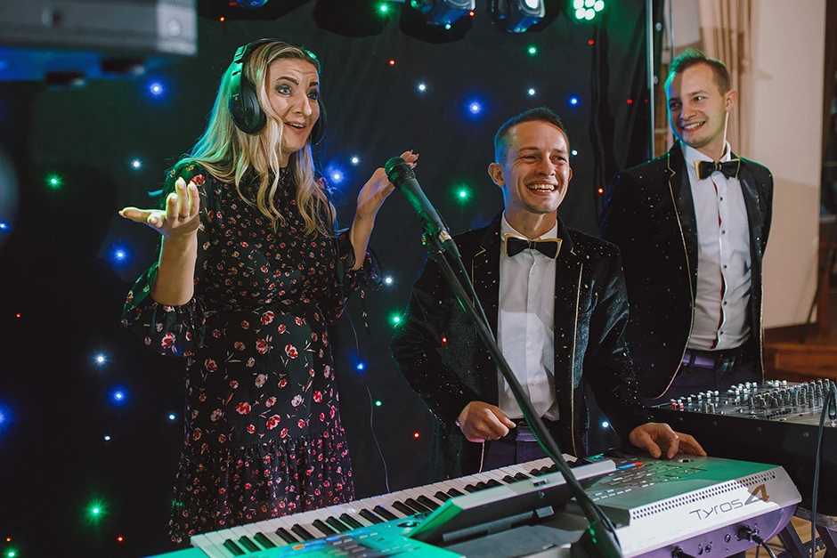 Wesele Dworek Wyry, sala weselna Mikołów, sala weselna Ruda śląska, sala weselna Tychy, sala weselna Tychy, sala weselna Jastrzębie, fotograf Żory, fotograf Jastrzębie, fotograf Tychy, fotograf Pszczyna, fotograf Katowice, dj Mikołów, zespół Mikołów, fotograf Mikołów