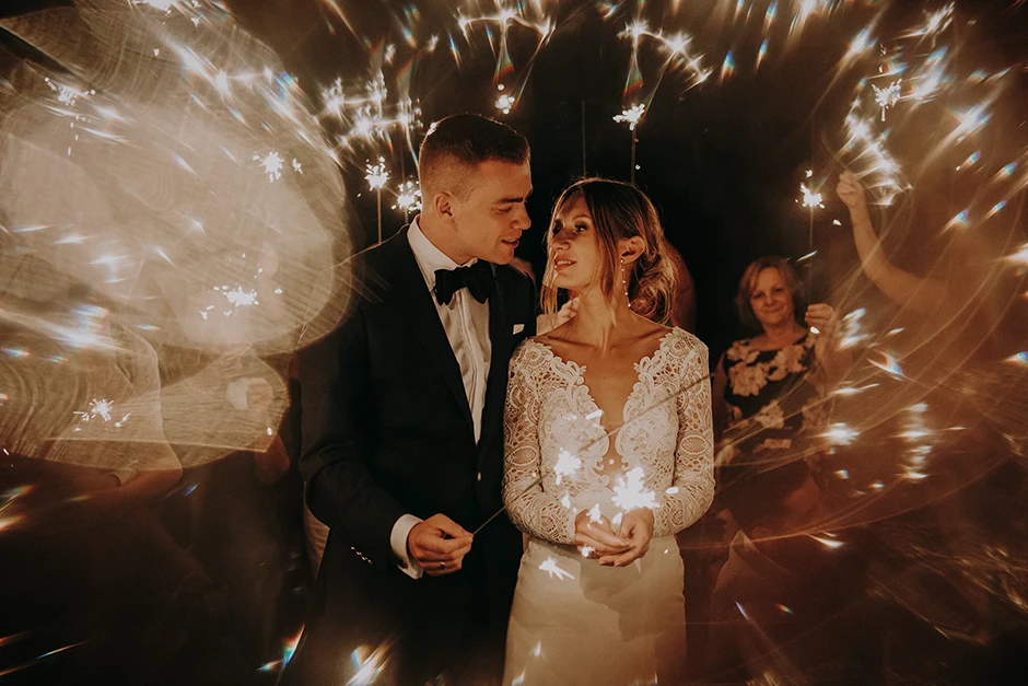 Ślub w plenerze Kraków, ślub humanistyczny Kraków, fotograf ślubny Kraków, wesele Ogród Brzoskwinia, sala weselna małopolskie, plener ślubny Morskie Oko, plener ślubny w górach, Crystal Palace, Sala Weselna Tiffany,  Pałac Goetz, Pałac pod Baranami, Dwór Sieraków, Stara zajezdnia Kraków, Cztery Kadry, Malachite Meadow, Marcin Orzolek
