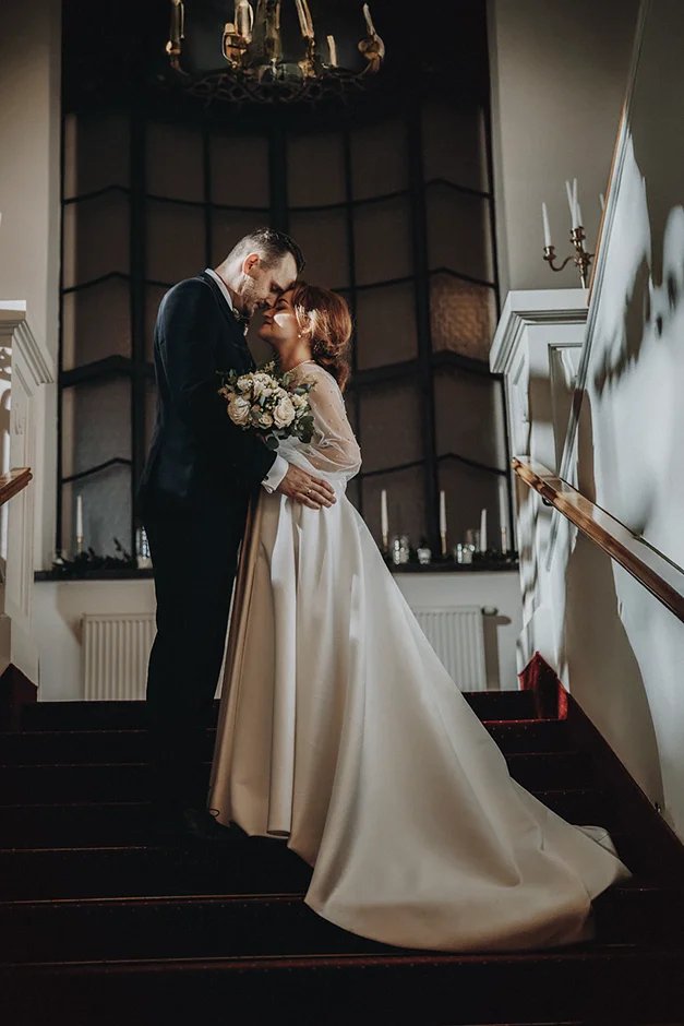 Sesja ślubna – romantyczne ujęcia Pary Młodej w plenerze