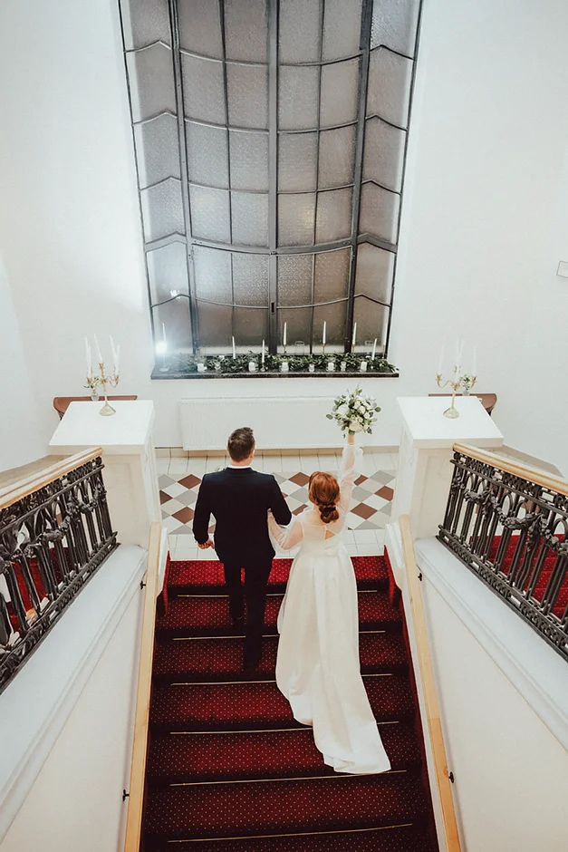 Sesja ślubna – romantyczne ujęcia Pary Młodej w plenerze