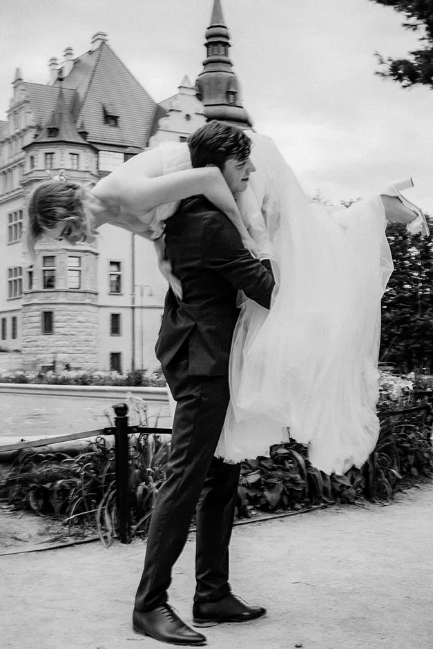 Sesja poślubna w parku