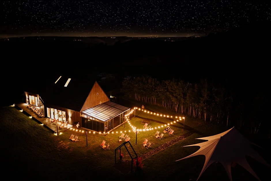 Plener ślubny w Winnicy, Ślub kościelny w plenerze, Winnica Jura, sala weselna, kamerzysta, fotograf, Kraków