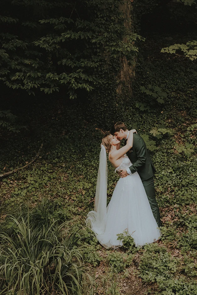 Sesja poślubna w parku