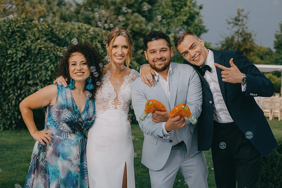 Ślub w plenerze Kraków, ślub humanistyczny Kraków, fotograf ślubny Kraków, wesele Ogród Brzoskwinia, sala weselna małopolskie, plener ślubny Morskie Oko, plener ślubny w górach, Crystal Palace, Sala Weselna Tiffany,  Pałac Goetz, Pałac pod Baranami, Dwór Sieraków, Stara zajezdnia Kraków, Cztery Kadry, Malachite Meadow, Marcin Orzolek