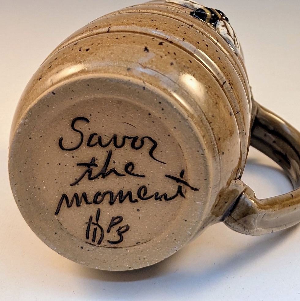 Thumbnail: Extra big bee stoneware mug