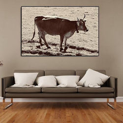 Kuhbild über dem Sofa