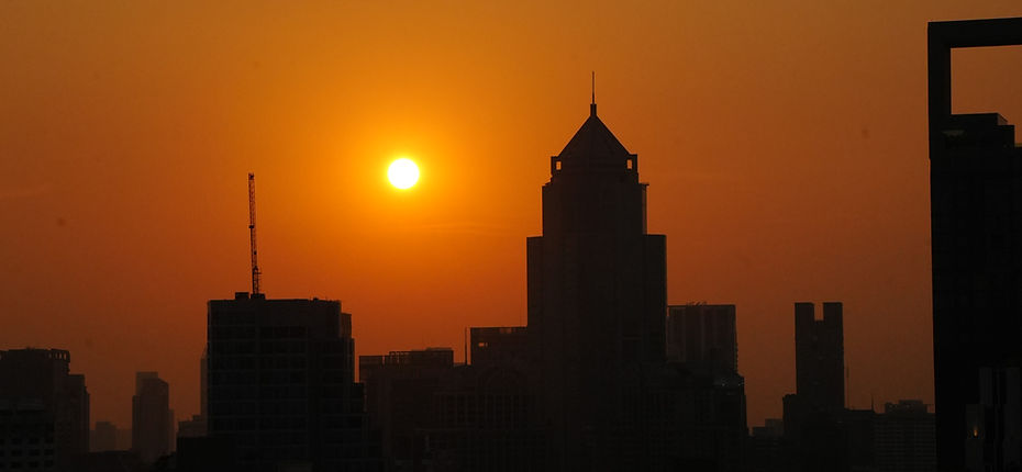 Hacer representar un atardecer en Asia, Tailandia, Bangkok lo maravilloso que el mundo nos brinda
