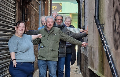 Becci and anthony in alleyway.jpg