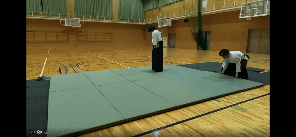 畳がズレたので隙間を修正中