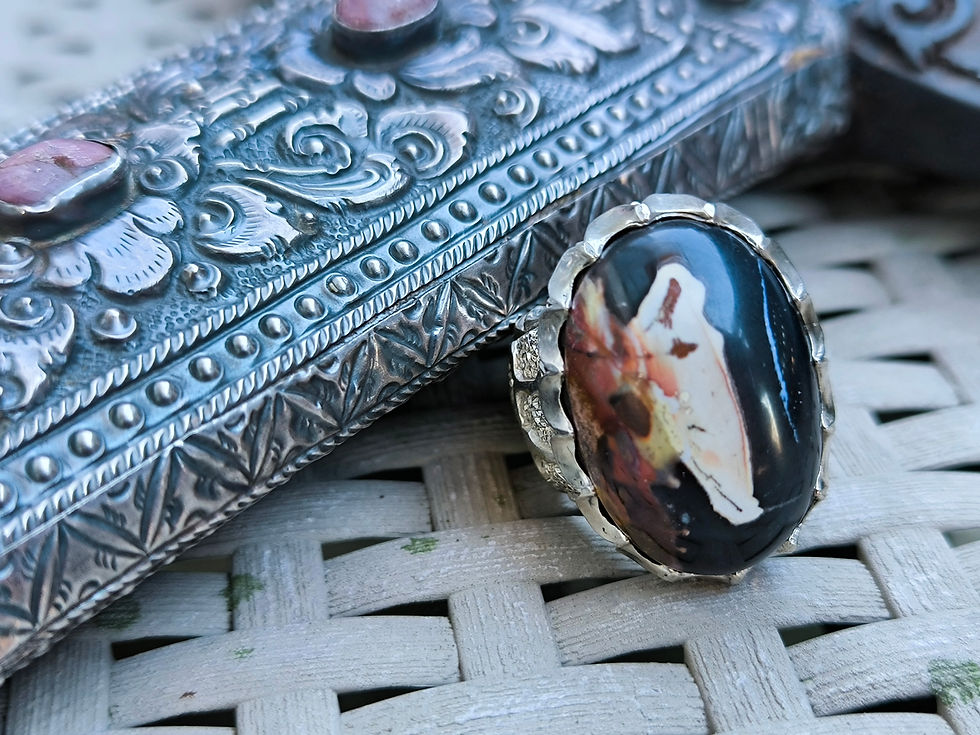 Thumbnail: Spiritual powerful silver ring with a Panca Warna Garut Edong Chalcedony stone