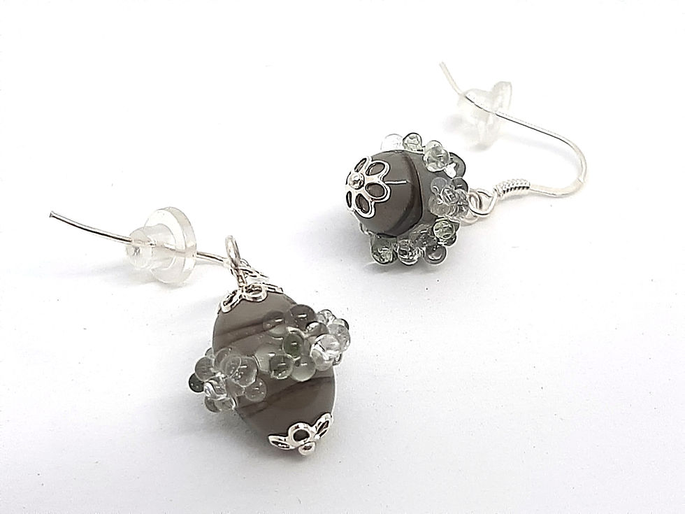 Miniature : Boucles d'oreilles "Cendrillon" grises en verre filé