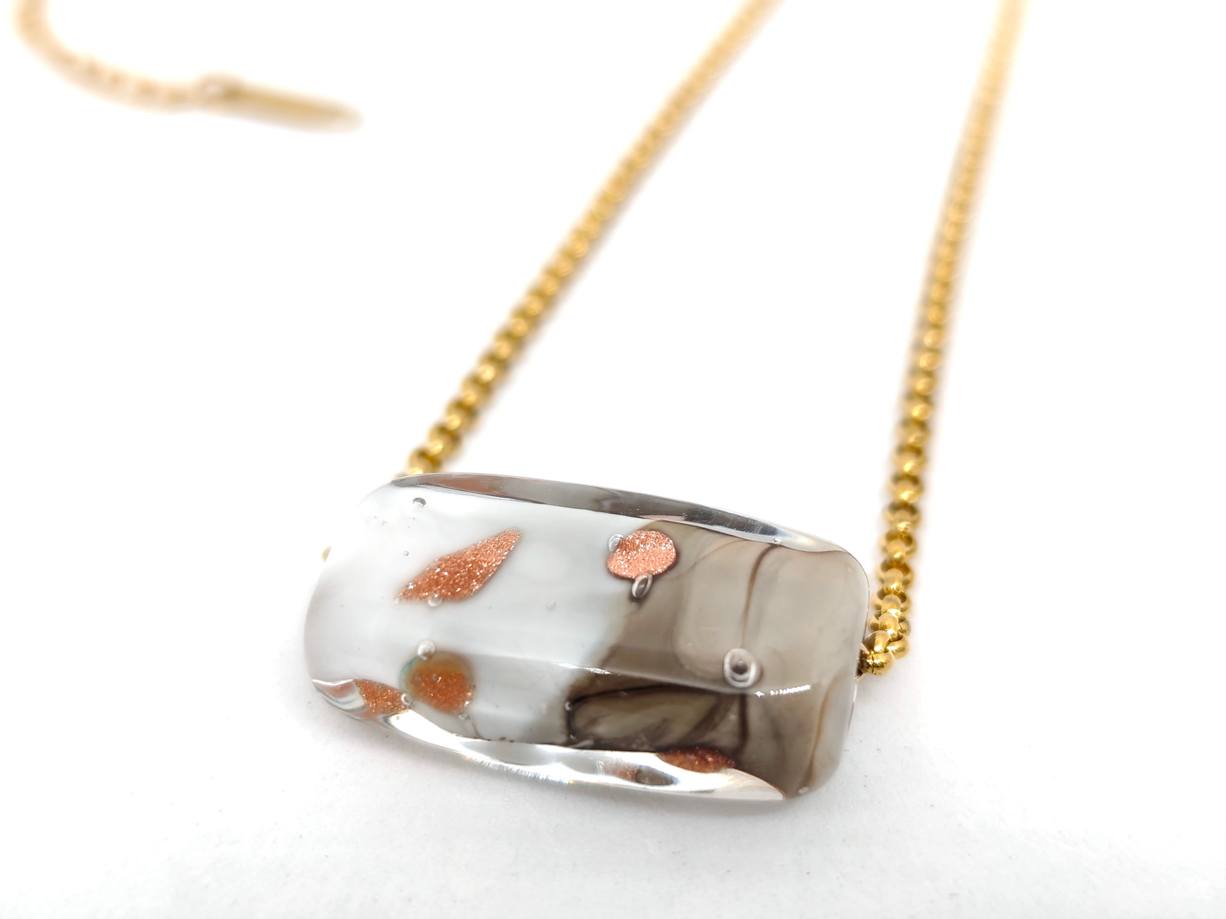 Collier "Brume dorée" en verre de Murano et acier inoxydable