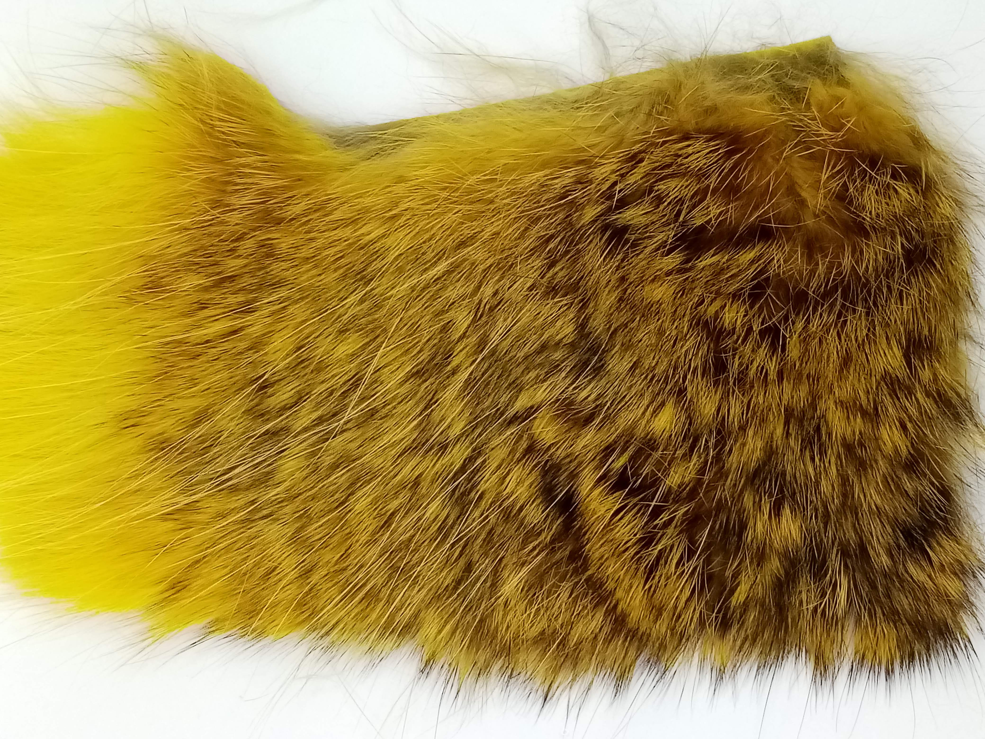 Carré de peau de lièvre jaune