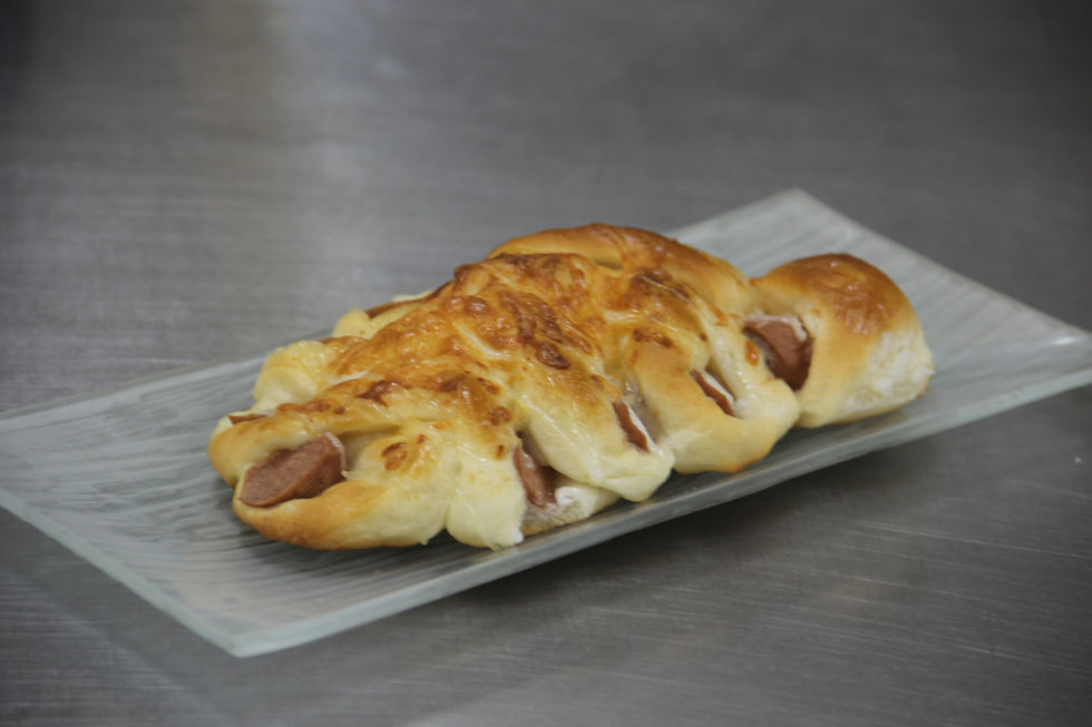 Cheese Sausage Bun 芝士香肠面包