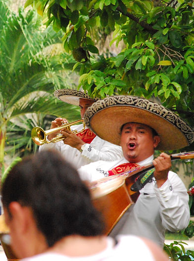 Casa Colonial Mariachis.jpg