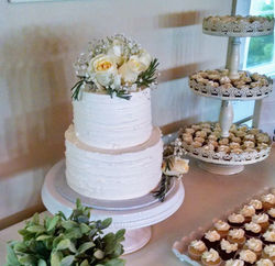 white%20wedding%20cupcakes_edited