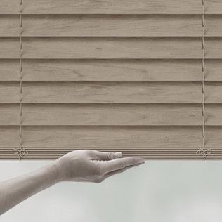 A cordless wood blind