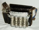 749px-Schaffnertasche_mit_galoppwechsler