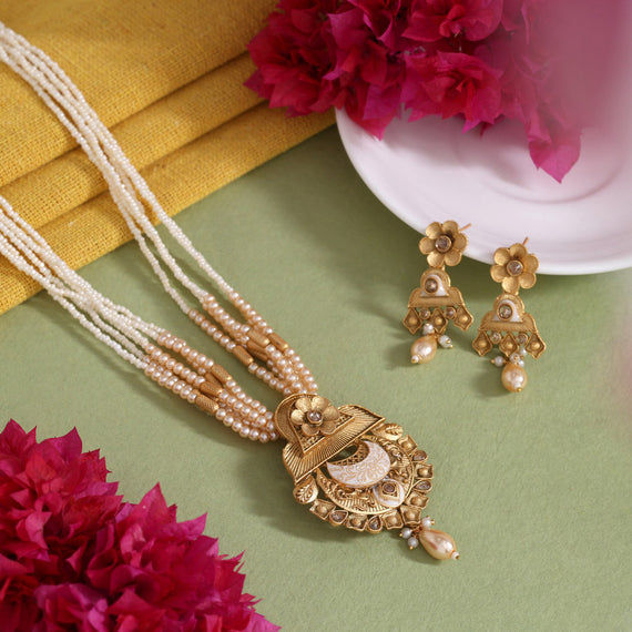 Elegant pearl necklace set with gold pendant and earrings