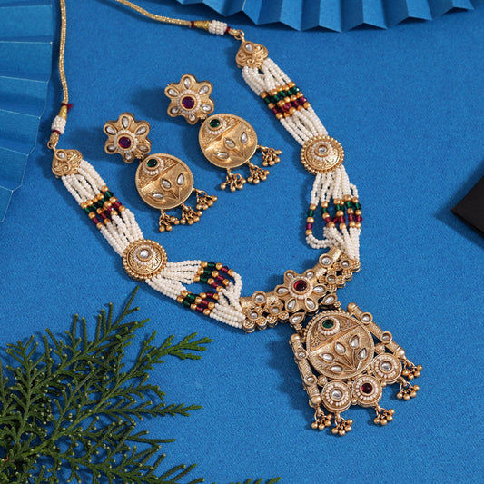 Elegant gold necklace set with pearl accents