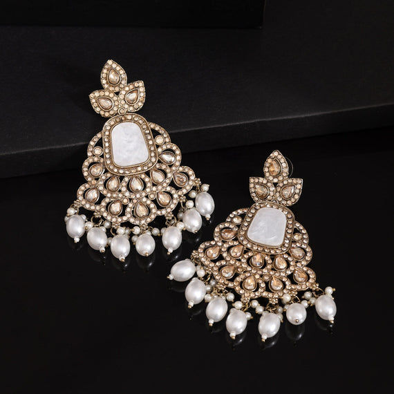 Elegant white and gold pearl earrings