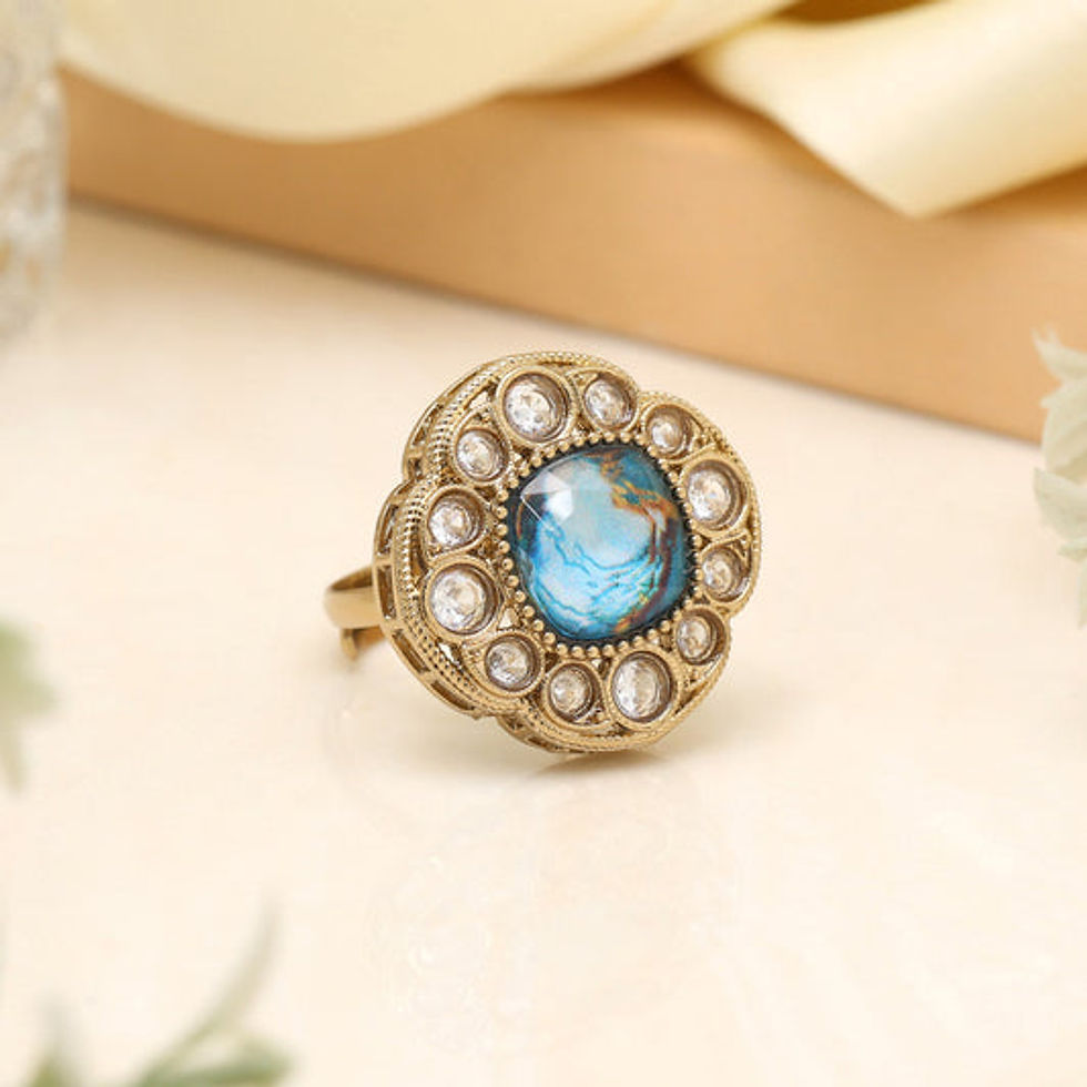 थंबनेल: Elegant blue stone ring with gold filigree