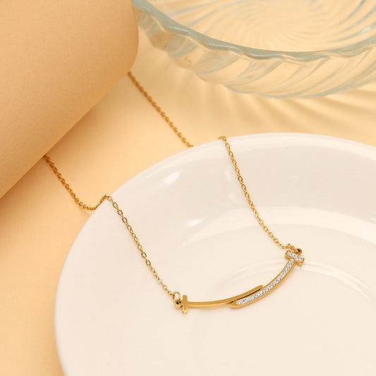 Elegant gold necklace with diamonds