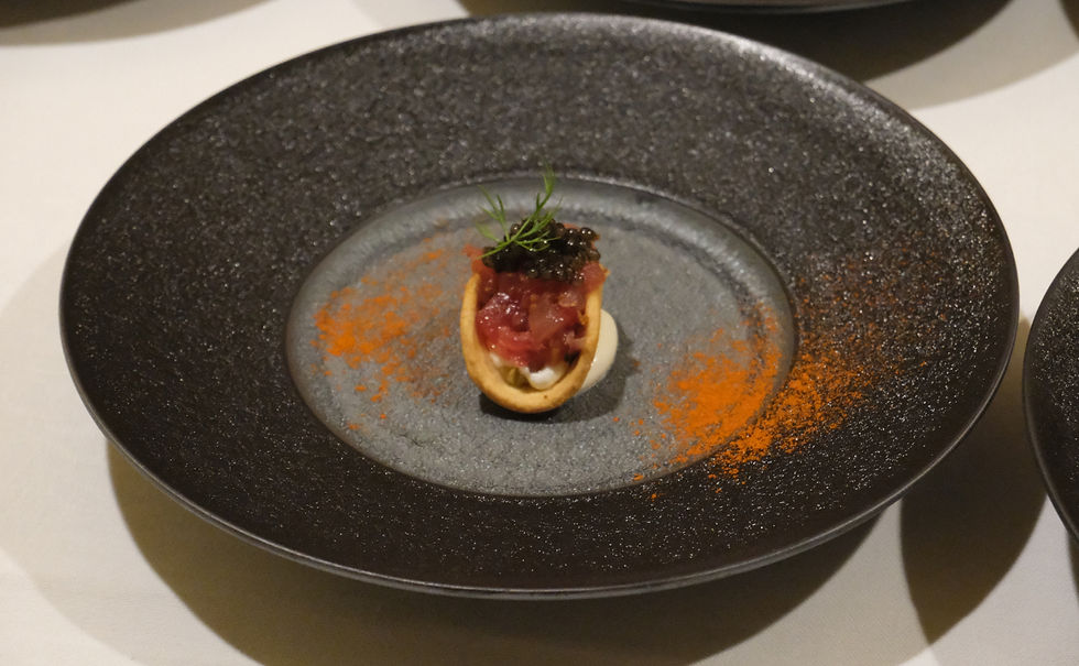 2品目 本マグロとマグロのカラスミ キャビアのタルタル