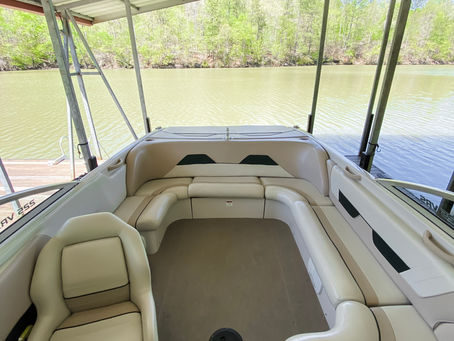 Dockside Boat Detailing: A Convenient Option for Smith Lake Boat Owners